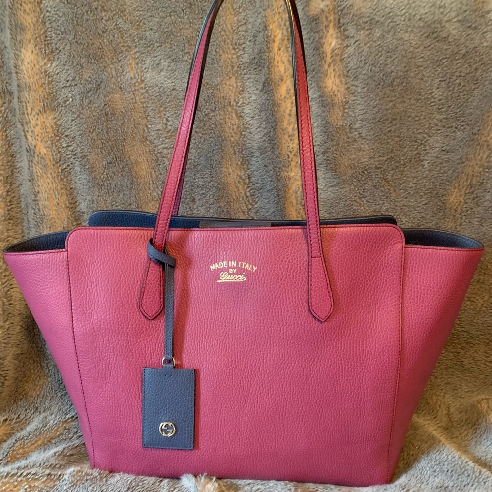 ❤️SOLD❤️Gucci swing tote